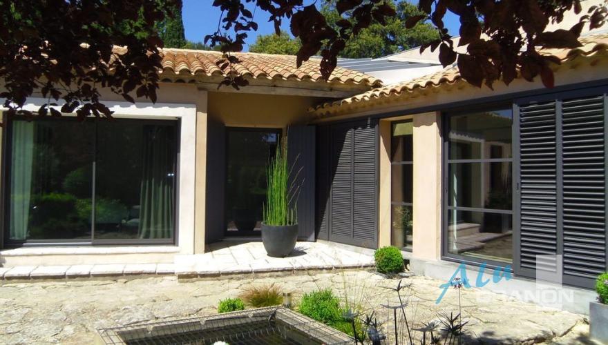 The aluminum shutters NOTEAL