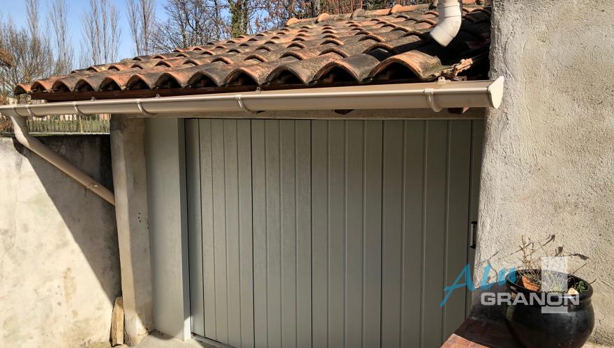 Porte de garage latérale